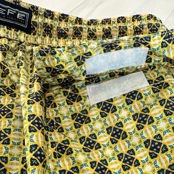 Fefé COSTUME STAMPA VIETRI GIALLO/BLU Sz M in mint condition lightweight shorts - Picture 7 of 9